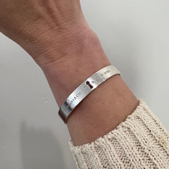 Tiffany & Co. Diamond Keyhole Bangle Bracelet Silver - Picture 2 of 7